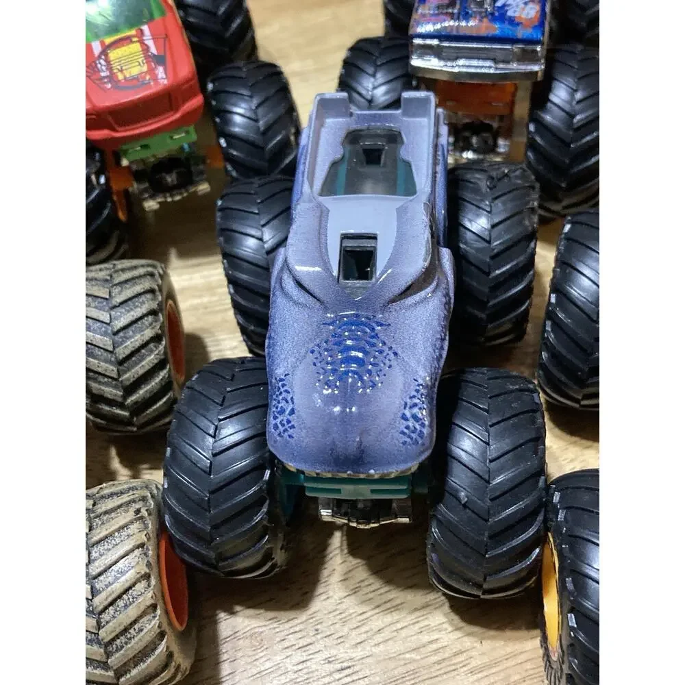 Monster Jam Hot Wheels Small Monster Trucks 1:64‎ Lot Of 7 Jurassic Bigfoot